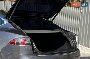 Лифтбек Tesla Model S 2015 в Смыге
