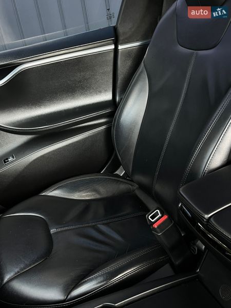 Лифтбек Tesla Model S 2015 в Смыге