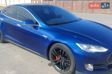 Лифтбек Tesla Model S 2015 в Киеве