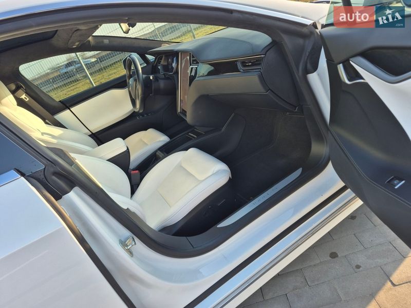 Лифтбек Tesla Model S 2020 в Борисполе