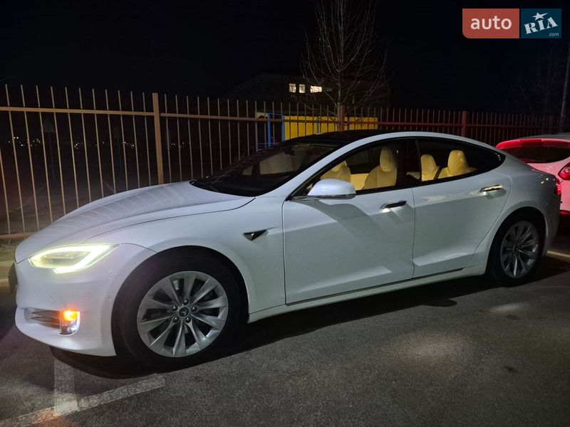 Лифтбек Tesla Model S 2020 в Борисполе