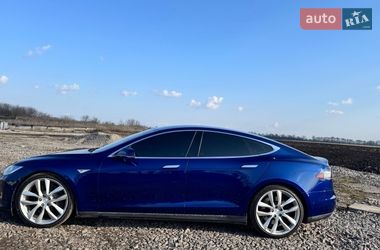 Лифтбек Tesla Model S 2015 в Киеве