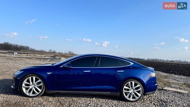 Лифтбек Tesla Model S 2015 в Киеве