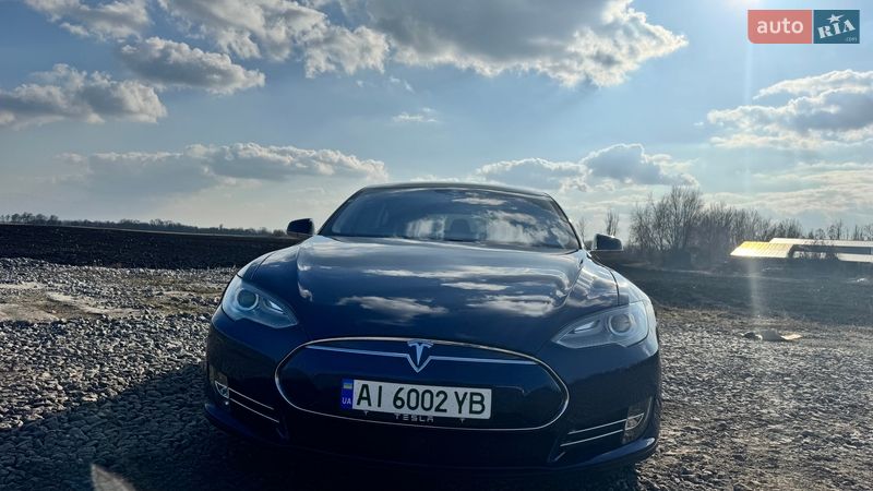 Лифтбек Tesla Model S 2015 в Киеве
