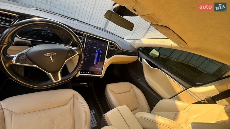 Лифтбек Tesla Model S 2015 в Киеве