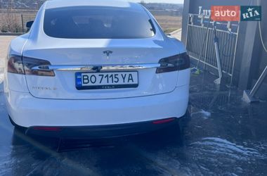 Ліфтбек Tesla Model S 2014 в Шумську
