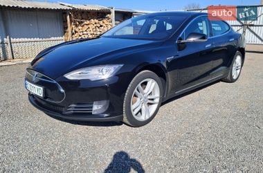 Лифтбек Tesla Model S 2014 в Радехове