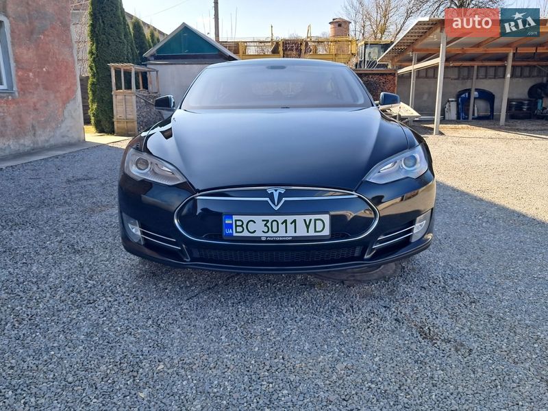 Лифтбек Tesla Model S 2014 в Радехове