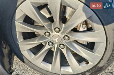 Лифтбек Tesla Model S 2019 в Сумах