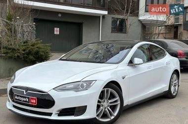 Ліфтбек Tesla Model S 2015 в Вінниці