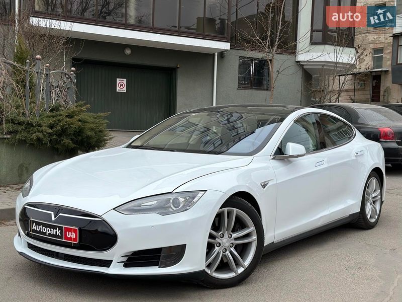 Tesla Model S 2015
