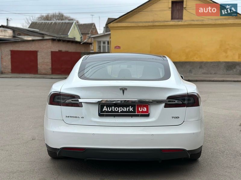 Ліфтбек Tesla Model S 2015 в Вінниці