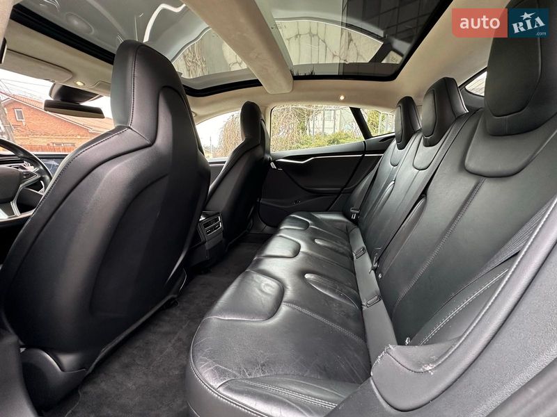Ліфтбек Tesla Model S 2015 в Вінниці
