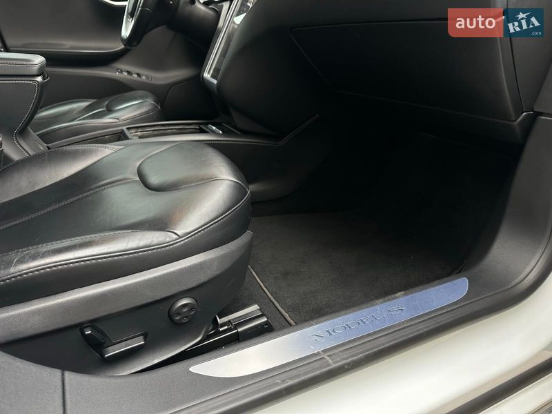 Ліфтбек Tesla Model S 2015 в Вінниці