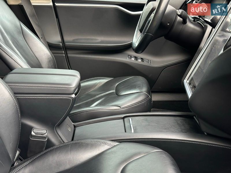 Ліфтбек Tesla Model S 2015 в Вінниці