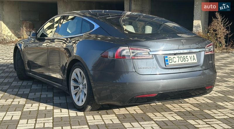 Лифтбек Tesla Model S 2016 в Буске