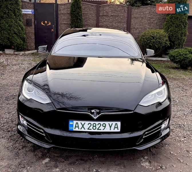 Ліфтбек Tesla Model S 2015 в Харкові