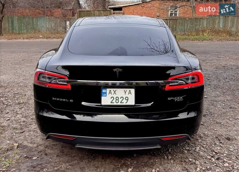 Ліфтбек Tesla Model S 2015 в Харкові