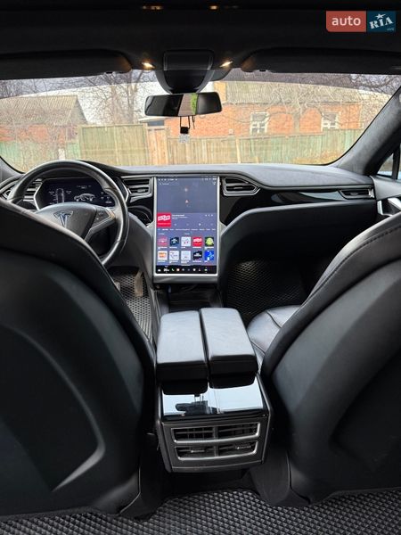 Ліфтбек Tesla Model S 2015 в Харкові