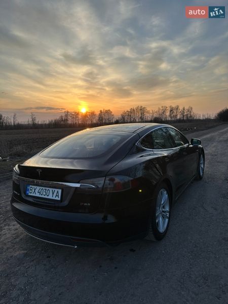 Ліфтбек Tesla Model S 2012 в Чемерівцях