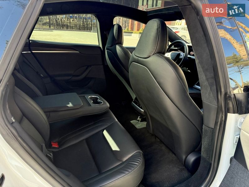 Лифтбек Tesla Model S 2023 в Киеве фото 11 Лифтбек Tesla Model S 2023 в Киеве