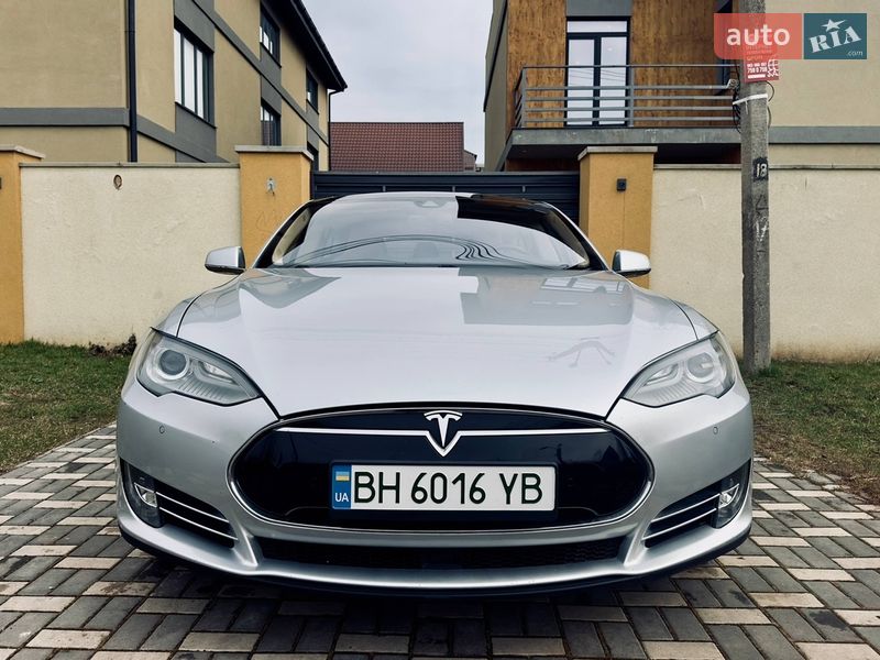 Ліфтбек Tesla Model S 2015 в Одесі