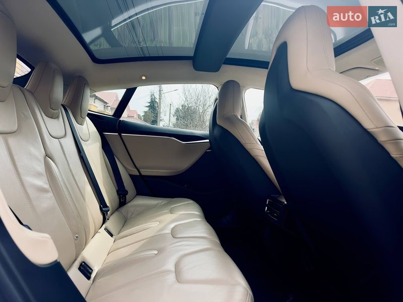 Ліфтбек Tesla Model S 2015 в Одесі