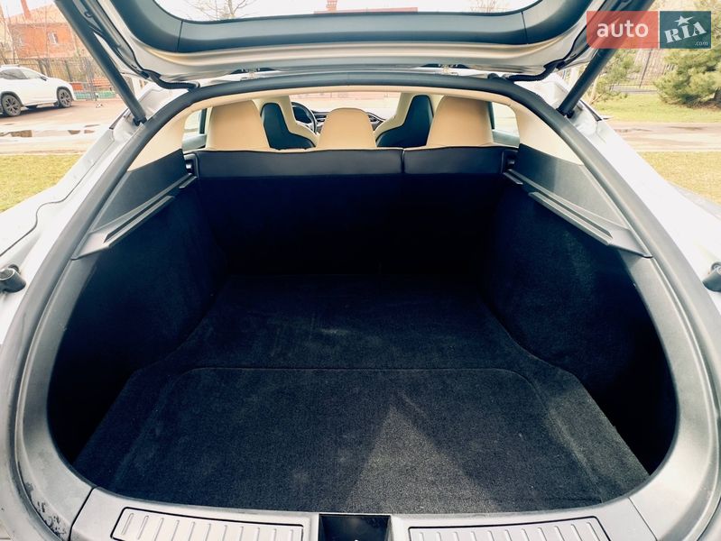 Ліфтбек Tesla Model S 2015 в Одесі