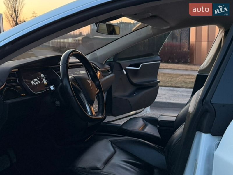 Лифтбек Tesla Model S 2016 в Киеве