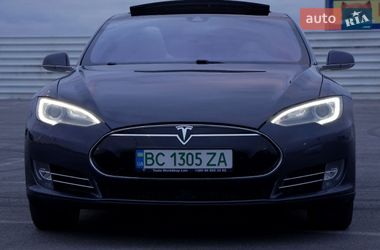 Лифтбек Tesla Model S 2015 в Львове