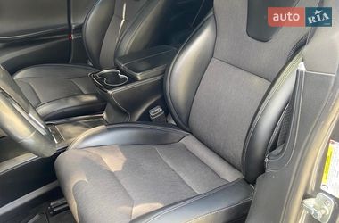 Лифтбек Tesla Model S 2017 в Днепре