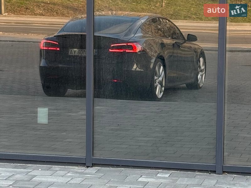 Ліфтбек Tesla Model S 2017 в Дніпрі фото 9 Ліфтбек Tesla Model S 2017 в Дніпрі