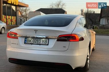 Лифтбек Tesla Model S 2017 в Дубно