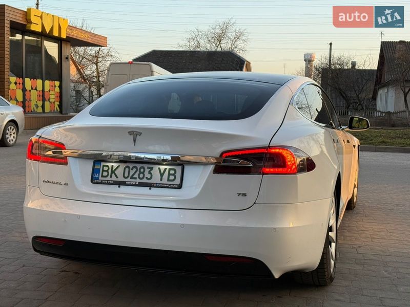 Лифтбек Tesla Model S 2017 в Дубно