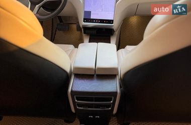 Лифтбек Tesla Model S 2017 в Дубно