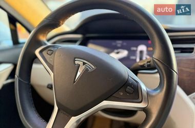 Лифтбек Tesla Model S 2017 в Дубно