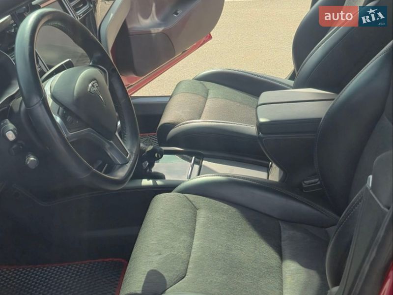 Лифтбек Tesla Model S 2017 в Киеве