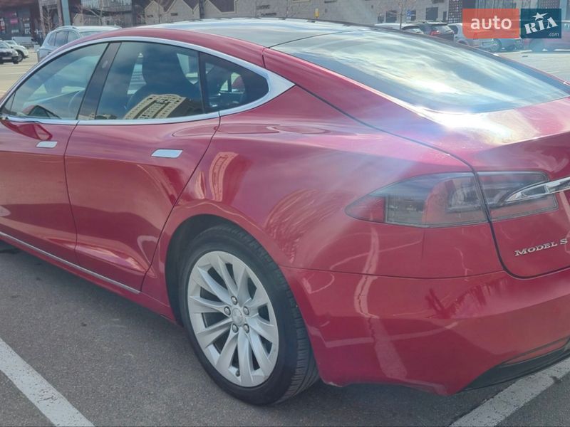 Лифтбек Tesla Model S 2017 в Киеве