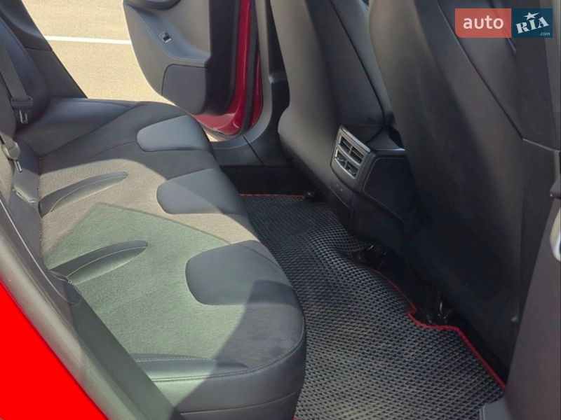 Лифтбек Tesla Model S 2017 в Киеве