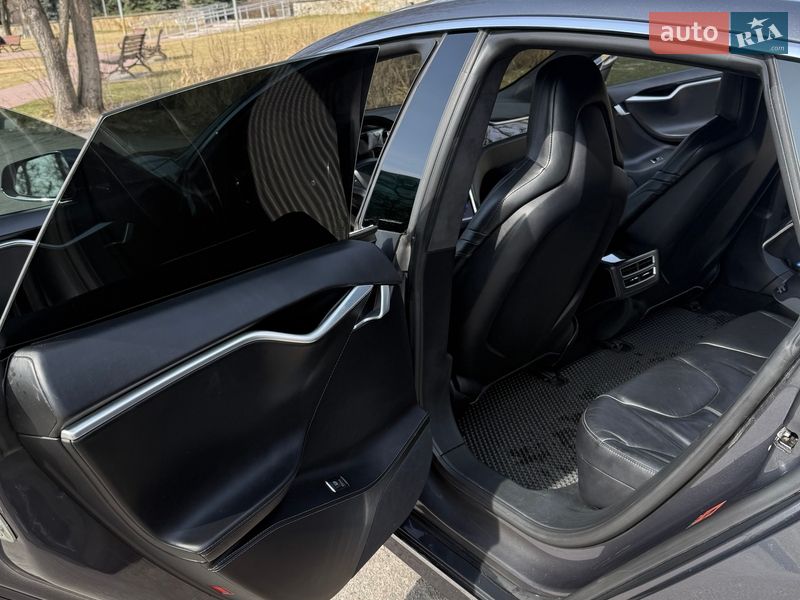 Лифтбек Tesla Model S 2016 в Кременчуге фото 23 Лифтбек Tesla Model S 2016 в Кременчуге
