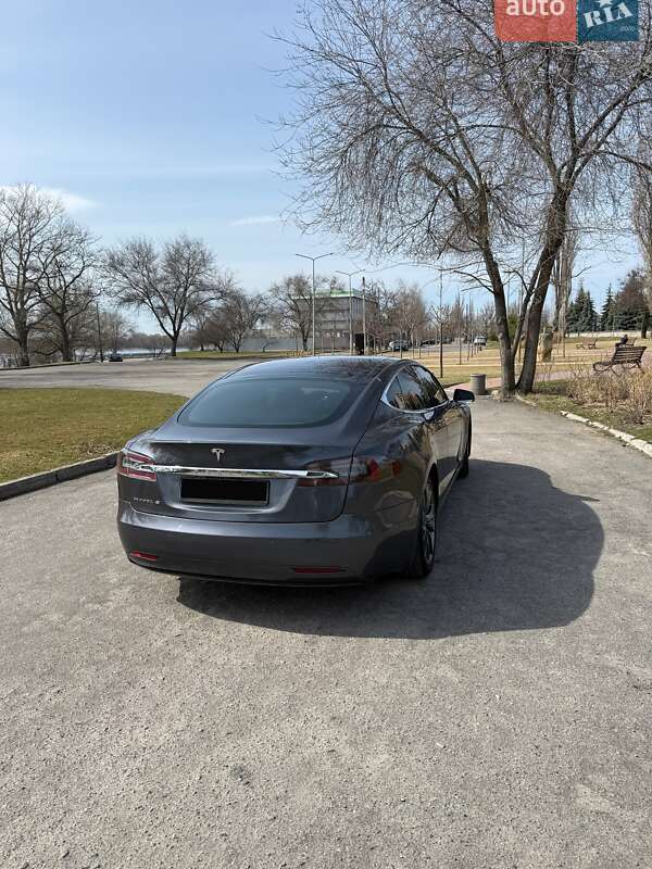 Лифтбек Tesla Model S 2016 в Кременчуге фото 14 Лифтбек Tesla Model S 2016 в Кременчуге