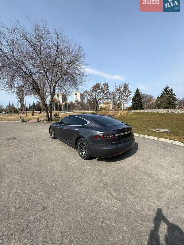 Лифтбек Tesla Model S 2016 в Кременчуге фото 12 Лифтбек Tesla Model S 2016 в Кременчуге