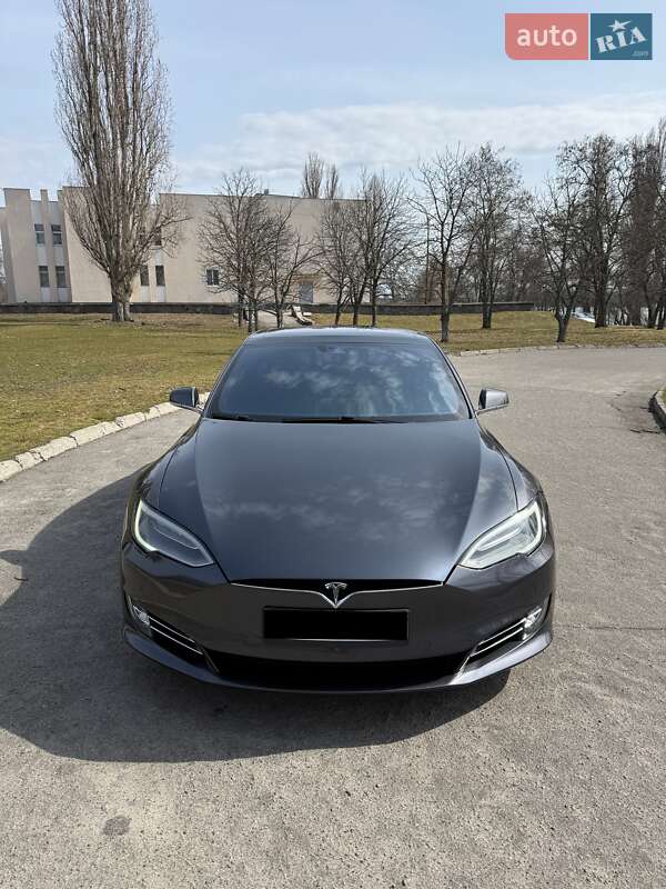 Лифтбек Tesla Model S 2016 в Кременчуге фото 3 Лифтбек Tesla Model S 2016 в Кременчуге