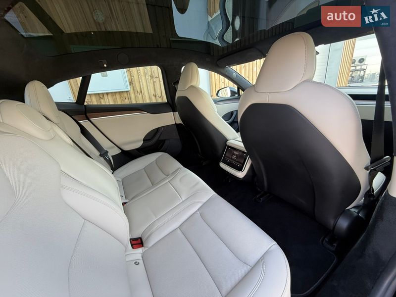 Ліфтбек Tesla Model S 2021 в Львові