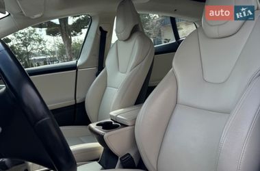 Лифтбек Tesla Model S 2017 в Львове