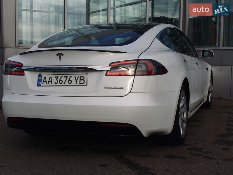 Лифтбек Tesla Model S 2019 в Киеве