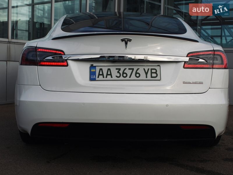 Лифтбек Tesla Model S 2019 в Киеве
