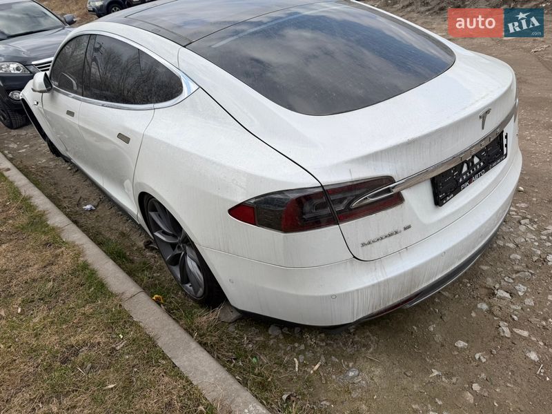 Лифтбек Tesla Model S 2016 в Львове