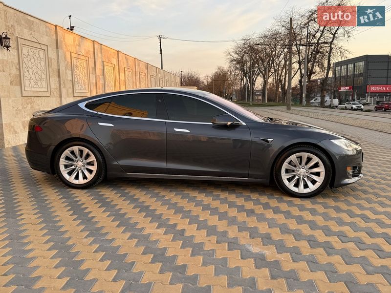 Ліфтбек Tesla Model S 2017 в Одесі
