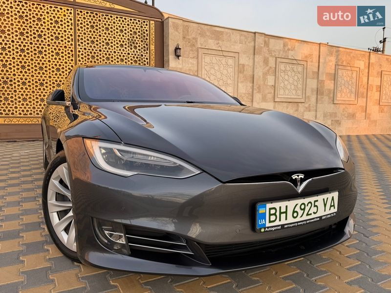 Ліфтбек Tesla Model S 2017 в Одесі